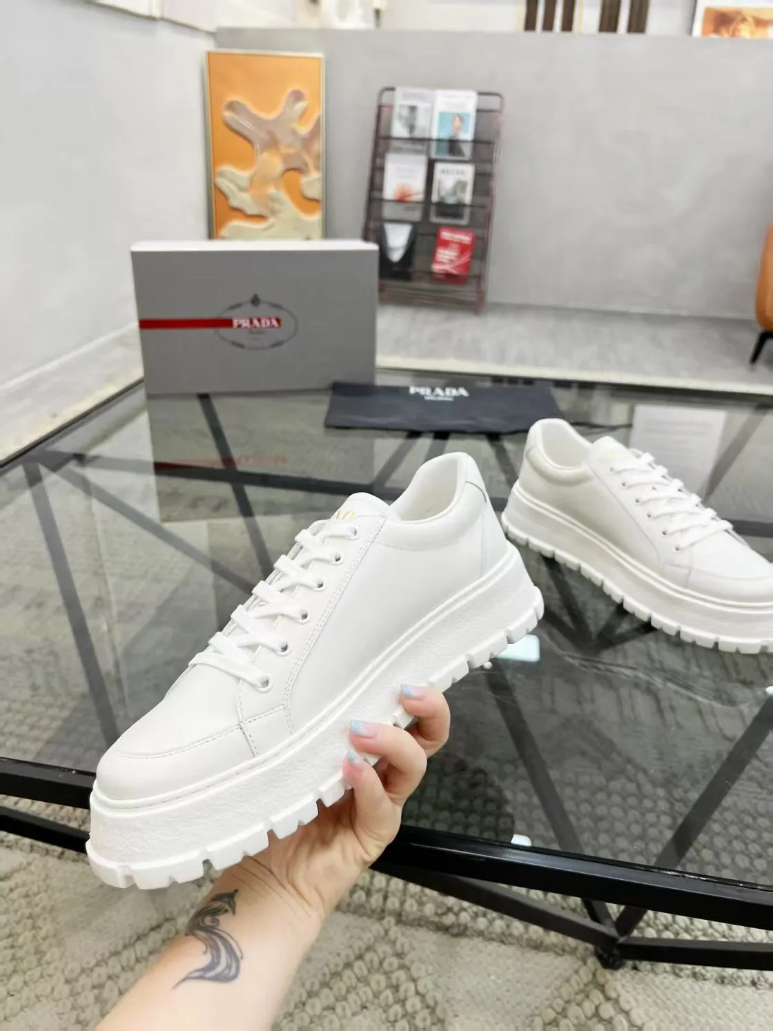 Men's Men's Shoes 💰440 [New Style] 🎍🎍Prada Prada's new men's leather sneakers, the highest version on the market, any comparison is welcome🆚! The original leather has excellent texture and is super high-end! Fetal sheep net lining imported from Italy, removable pad! Luxurious materials and fine workmanship, highly recommended! Code: 38-44 (45 can be customized